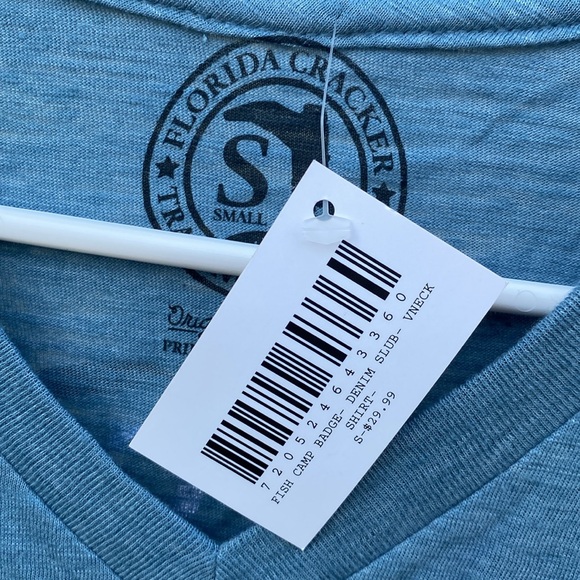 NWT Florida Cracker Trading Company T-shirt size S. Fish Camp Badge Vneck - Picture 6 of 14